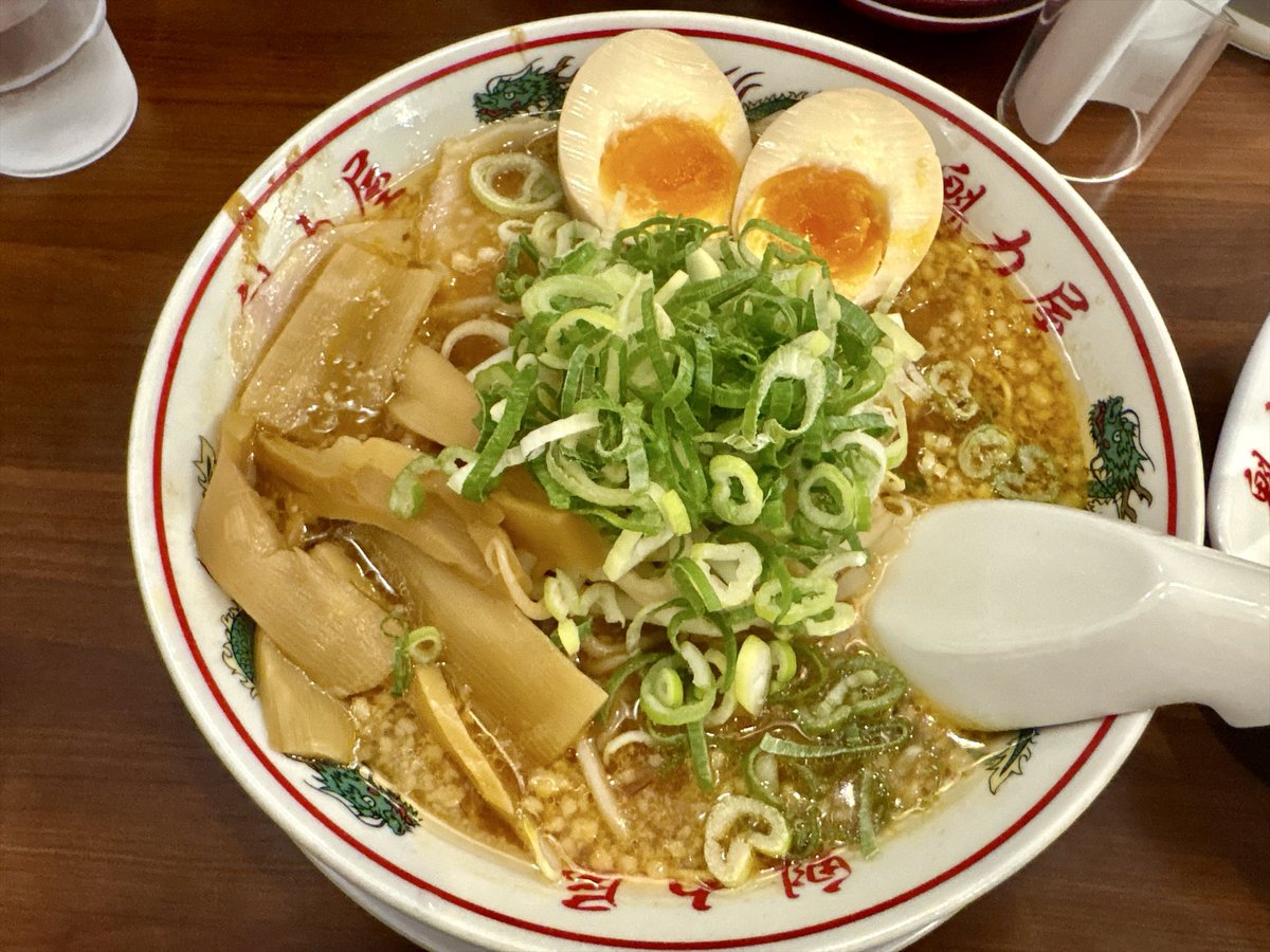 klpinkbus36's tweet photo. 2日連続ラーメン🍜
しかもこんな時間�� https://t.co/krMyQLIHGg