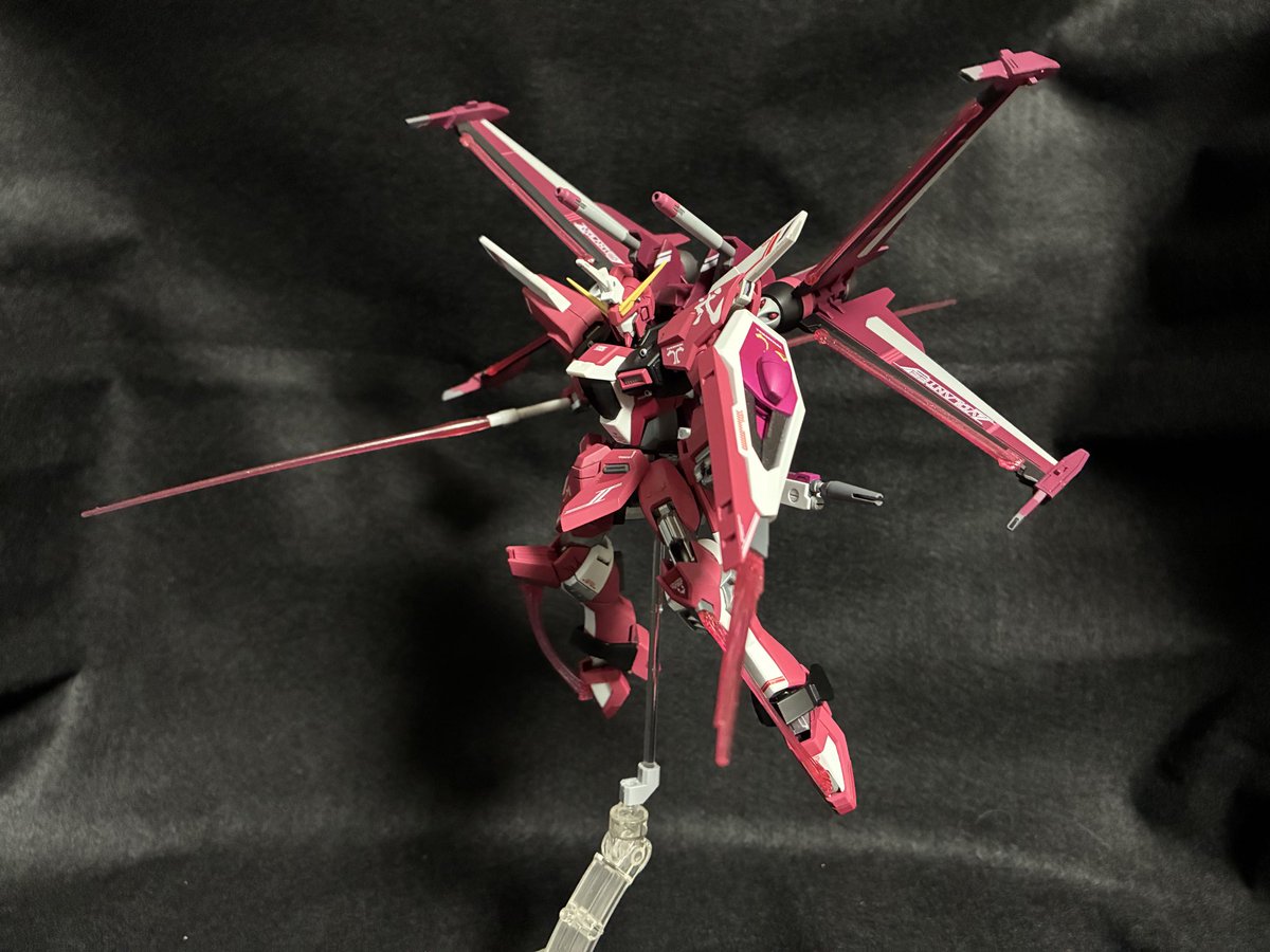 JyonPura's tweet photo. 今日はガンキャノンの製作をお休みして、先日のポストした時に使ったマイティーストライクフリーダムとインジャ弐式の撮影のやり直し📷✨
完成した時はUVライトを持ってなかったので🤭
ポージング苦手っス😅
#ガンプラ #SEEDFREEDOM 
#マイティーストライクフリーダム
#インフィニットジャスティス弐式 https://t.co/pEHmEPjdO3
