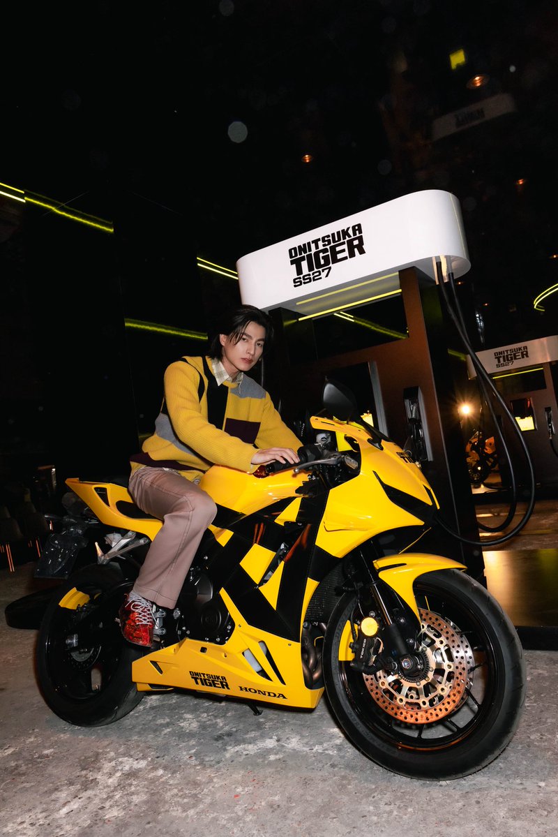 tb_entofficial's tweet photo. กลัฟ​ คณา​วุฒิ​ แบรนด์​แอม​บาส​เดอร์​ Onitsuka​ Tiger​ ​ประเทศไทย เข้าร่วมชมแฟชั่นโชว์ Onitsuka Tiger Spring/Summer 2027 ณ Milan Fashion Week ประเทศอิตาลี

#OnitsukaTigerSS27xGULF
#OnitsukaTigerSS27
#OnitsukaTiger
#GulfKanawut ​#MFW
 @gulfkanawut @OnitsukaTiger https://t.co/xqUlcbqMaZ