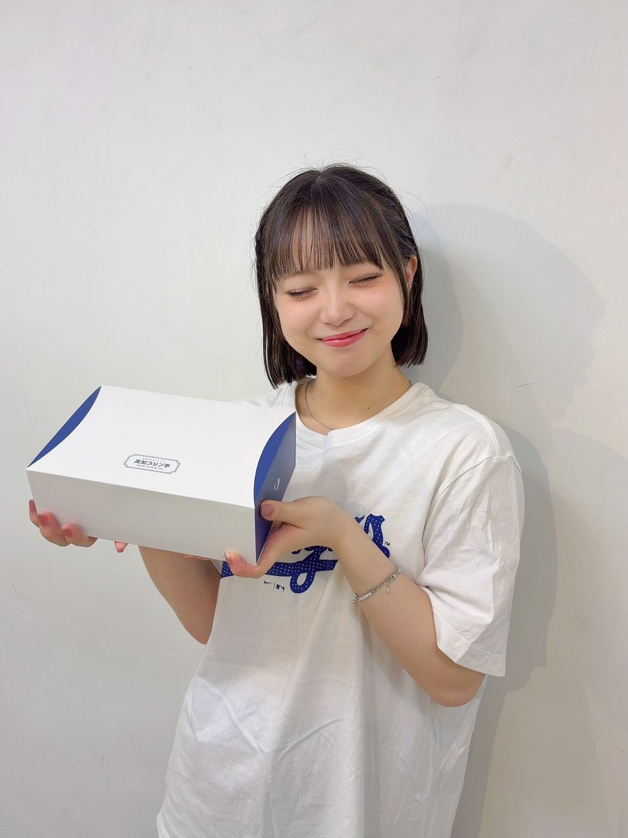 MSP_nagi's tweet photo. エフエム高知「鈴木奈々と建匠ミュージックハウス」お聴きいただけましたかʕ•ᴥ•ʔ

建匠さんに　#高知プリン亭　さんのプリンをいただきました！！🍮
ありがとうございます🥹🥹とっても美味しかったです！！

リハ中で前髪ボロボロ💦 https://t.co/bIEARgCF5p