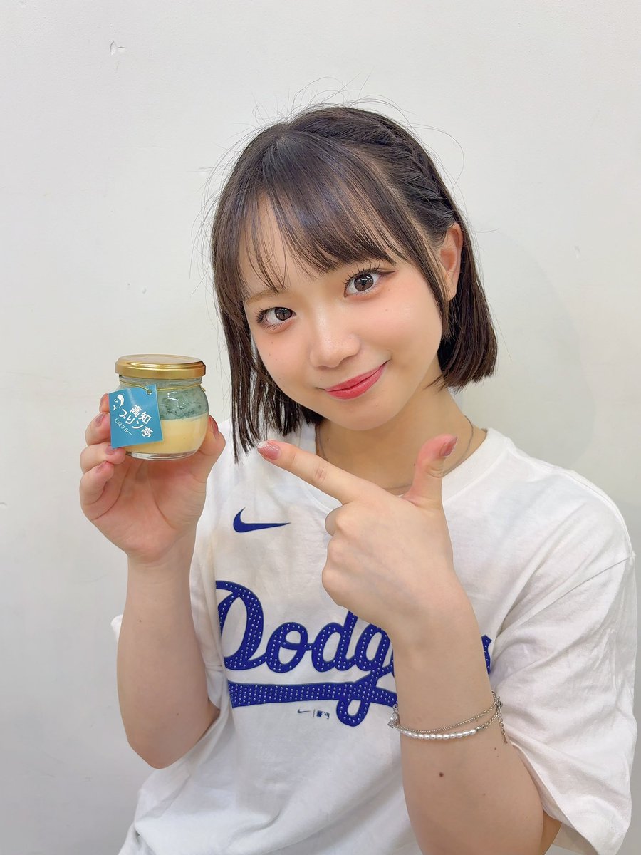 MSP_nagi's tweet photo. エフエム高知「鈴木奈々と建匠ミュージックハウス」お聴きいただけましたかʕ•ᴥ•ʔ

建匠さんに　#高知プリン亭　さんのプリンをいただきました！！🍮
ありがとうございます🥹🥹とっても美味しかったです！！

リハ中で前髪ボロボロ💦 https://t.co/bIEARgCF5p