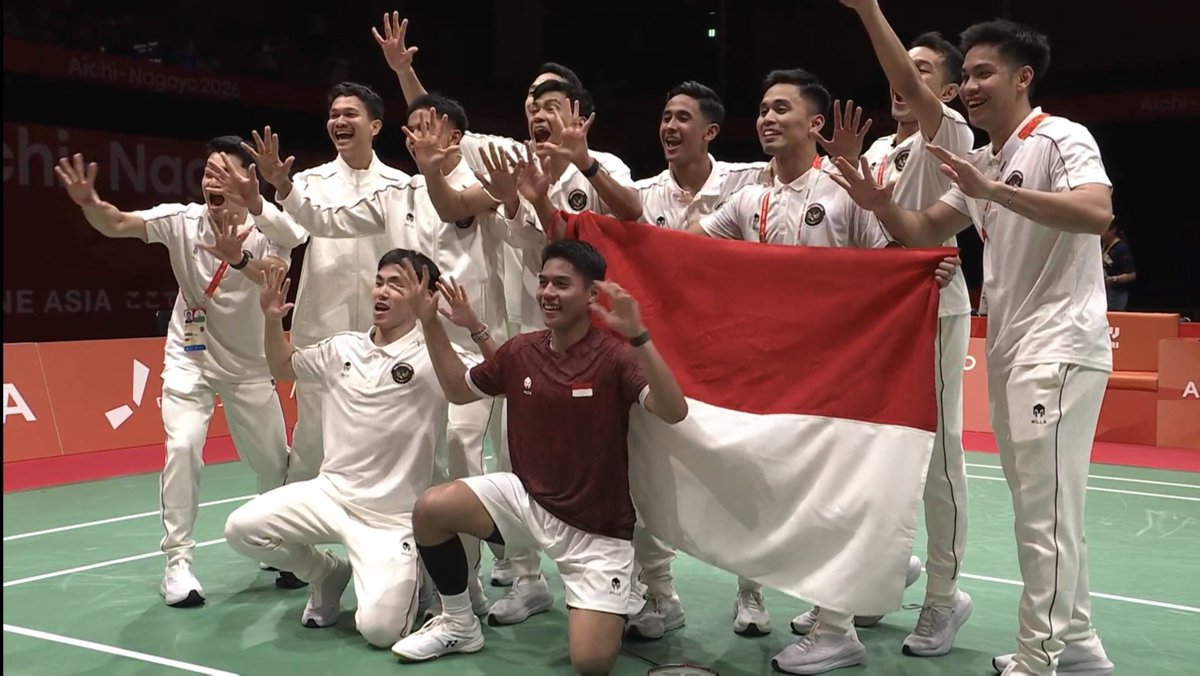 bhulukhuduktv's tweet photo. Yess 🥇 

Tim Beregu Putra Kalahkan China 

INA 🇮🇩 3-2 CHN 🇨🇳 

Remontada tertinggal 0-2 jadi 3-2 

#AsianGames2026 
#BadmintonIndonesia 
#BhulukhudukTV https://t.co/tA1CvSSijv