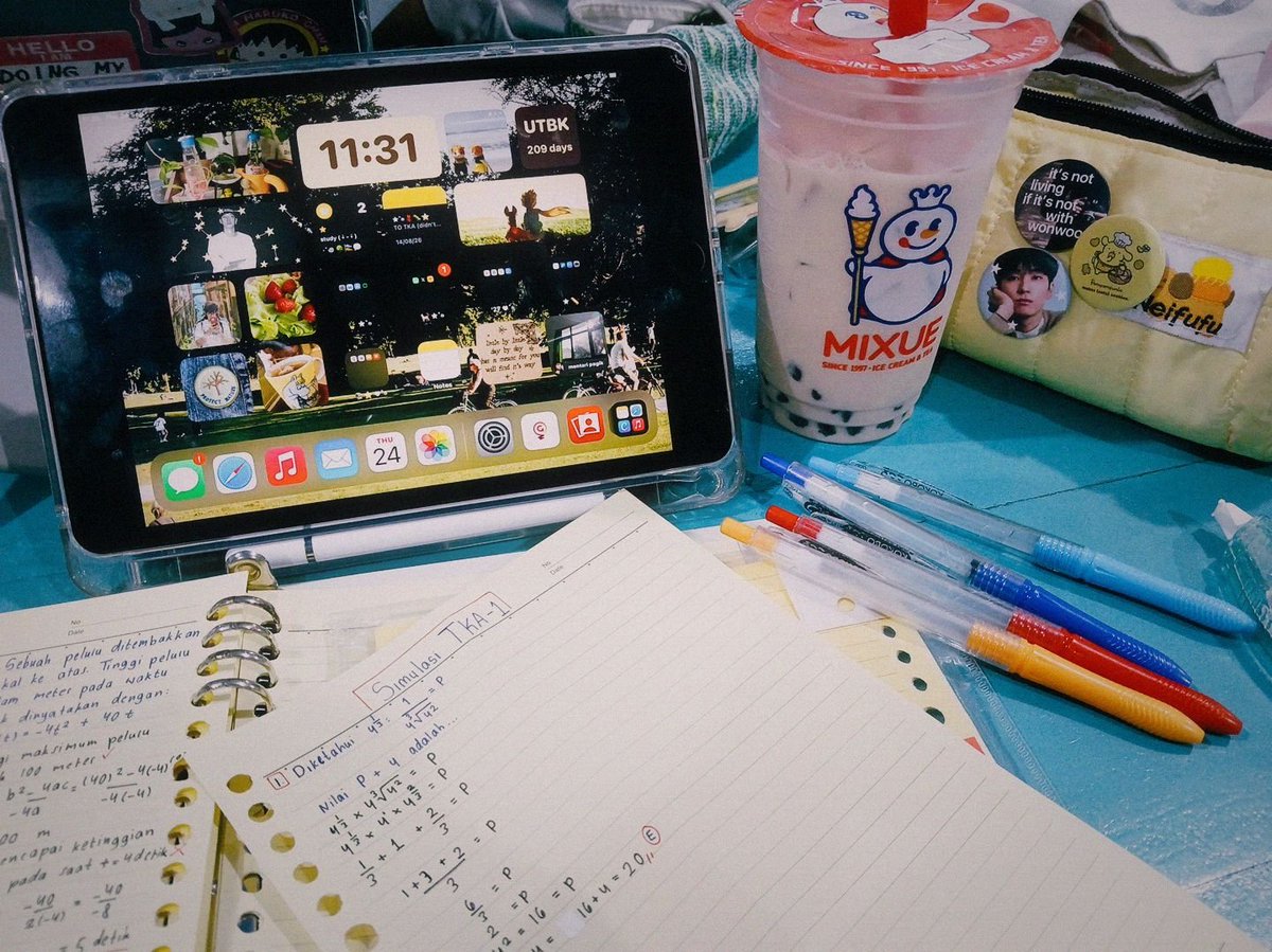 wonu___ipb's tweet photo. ⭐🥬💻 tadi jamkos karena foto yearbook jadi aku mendekam di perpus untuk belajar dan mencatat terus aku les dalam keadaan lemas POL karena kayaknya hari ini aku kebanyakan bersosialisasi… 🧍🏻‍♀️❓ https://t.co/yBWEhK5SS3