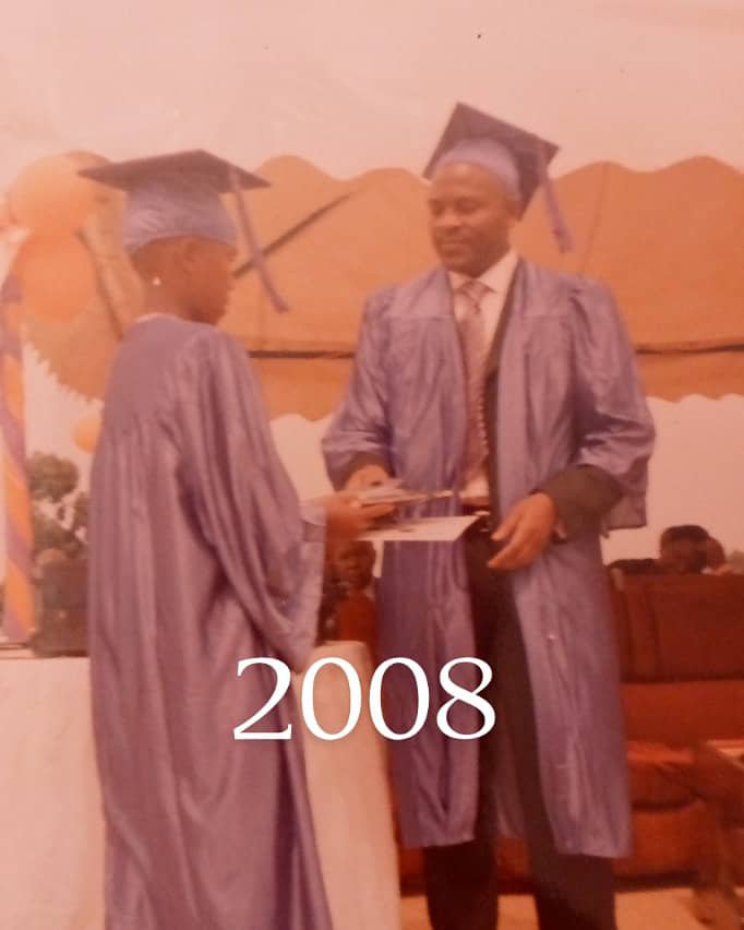 natukundadenis1's tweet photo. @Twejaka I am happy that in 2008, you became my first professor graduating from P7. In 2019 I was delighted to have my professor once again😂😂😂😂. Nyaka at 25 years, proud of you always. You believed in me at the start. https://t.co/xpHLCDAuhi