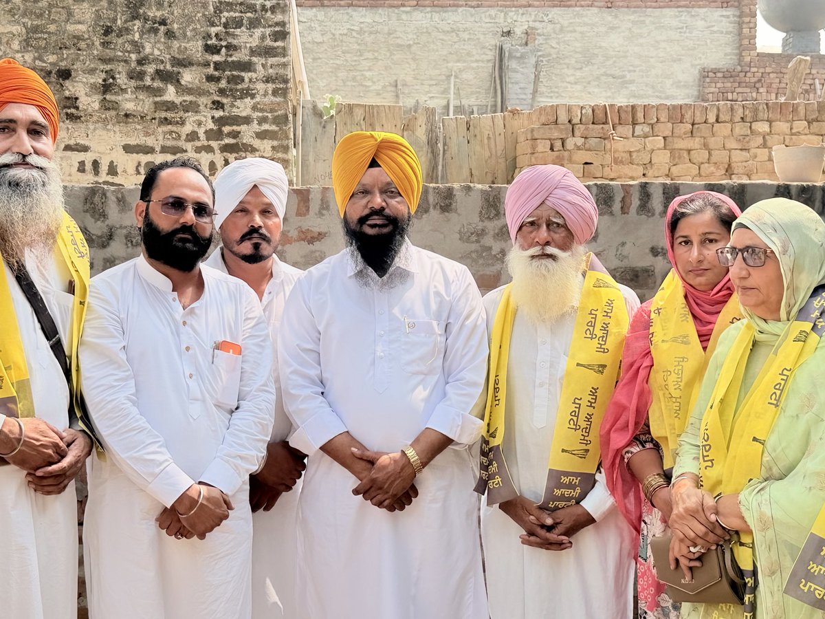 bilaspurmanjit4's tweet photo. ਹਲਕਾ ਨਿਹਾਲ ਸਿੰਘ ਵਾਲਾ ਦੇ ਪਿੰਡ ਗਾਜੀਆਣਾ ਤੋਂ ਮੌਜੂਦਾ ਪੰਚਾਇਤ ਮੈਂਬਰਾਂ ਨੇ ਆਮ ਆਦਮੀ ਪਾਰਟੀ ਵਿੱਚ ਸ਼ਮੂਲੀਅਤ ਕੀਤੀ। ਇਸ ਮੌਕੇ ਉਨ੍ਹਾਂ ਦਾ ਪਾਰਟੀ ਵਿੱਚ ਸਵਾਗਤ ਕੀਤਾ ਅਤੇ ਲੋਕ ਹਿੱਤਾਂ ਲਈ ਮਿਲ ਕੇ ਕੰਮ ਕਰਨ ਦਾ ਸੰਕਲਪ ਲਿਆ। https://t.co/EKNf4oi2Rz