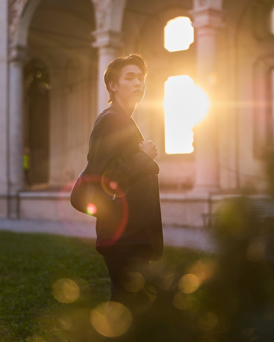 Billkin_Ent's tweet photo. BILLKIN in effortless form. Nothing extra, just the right attitude. 📸

BILLKIN GLOWING IN MILAN
#GUCCISS27xBILLKIN 
#BILLKINBAGUCCI
#GucciTheStoreShow
#Bbillkin 
#Gucci @gucci https://t.co/cgkkp5iiCi