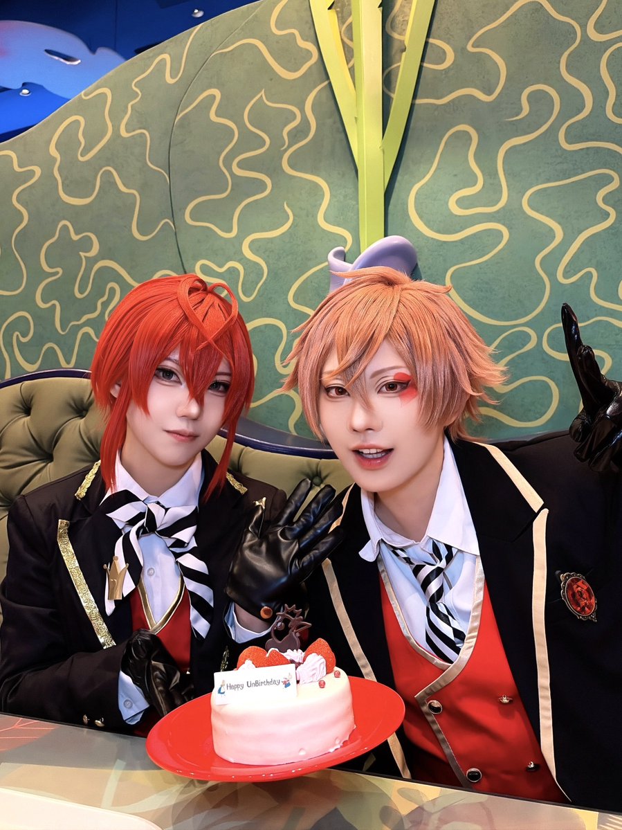 210___76's tweet photo. cos twst
 ︎︎
9/23 𝐇𝐚𝐩𝐩𝐲 𝐔̶𝐧̶ 𝐁𝐢𝐫𝐭𝐡𝐝𝐚𝐲♥️🃏🏰
寮長も優しく祝ってくれてラッキー♪
#Dハロ仮装2026 #Dハロ仮装 https://t.co/yOPG9MpcYr