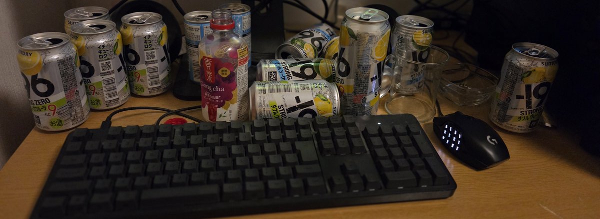 LeeFe149828's tweet photo. パソコン周りゴミ屋敷すぎて笑う https://t.co/Gel5mzBXpA