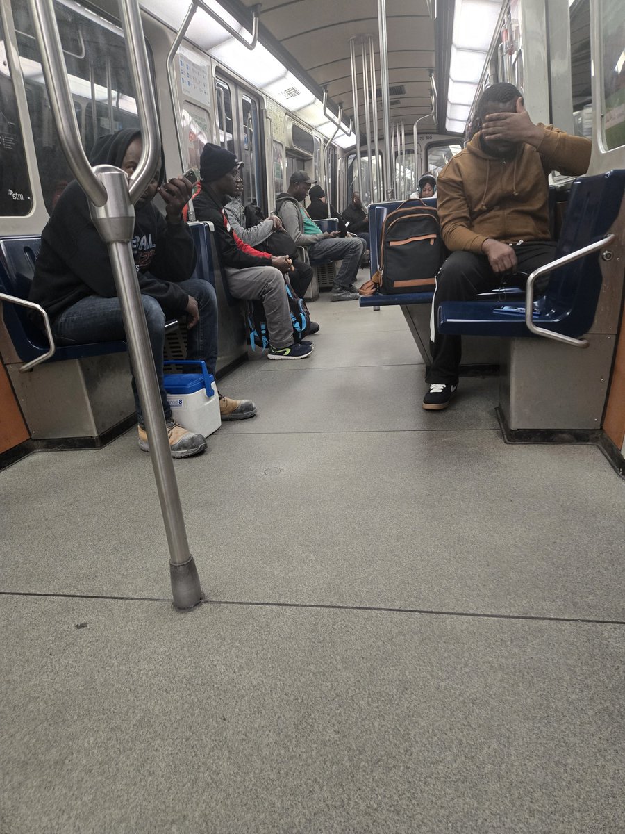 Ali_F2020's tweet photo. 6 h du matin. Dans le train, que d’immigrants qui vont travailler. Honte à vous @PaulPlamondon. Ce sont ses enfants que vous accusez de « surpeupler » nos écoles. Eux gagnent leur vie par leur travail, pas avec des salaires à six chiffres payés par l’argent public

#polqc #Québec https://t.co/zavpMu9wcG