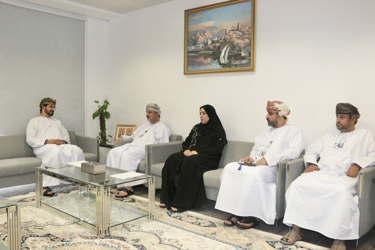 OHRC_OMAN's tweet photo. في اطار بناء الشراكات مع مؤسسات المجتمع المدني التقى الأستاذ الدكتور/ راشد بن حمد البلوشي رئيس اللجنة العُمانية لحقوق الإنسان، بالمهندس/ محمد بن حمود الناعبي، الرئيس التنفيذي للجمعية العُمانية للطاقة (أوبال) والوفد المرافق له.

جرى خلال اللقاء بحث آفاق التعاون المشترك بين الجانبين، والتركيز على تكامل الأعمال التجارية مع مبادئ حقوق الإنسان، ومناقشة تبني و تنفيذ مبادرات ومشاريع نوعية لحماية وتعزيز حقوق الإنسان في سلطنة عُمان.

As part of its efforts to build partnerships with civil society organisations, Professor Rashid bin Hamad Al-Balushi, Chairperson of the Oman Human Rights Commission, met with Engineer Mohammed bin Hamoud Al-Naabi, Chief Executive Officer of the Oman Energy Association (OPAL), and his accompanying delegation

The Meeting explored opportunities for cooperation between the two organisations, with a focus on integrating human rights principles into business practices. The participants also discussed adopting and implementing initiatives and projects to protect and promote human rights in the Sultanate of Oman