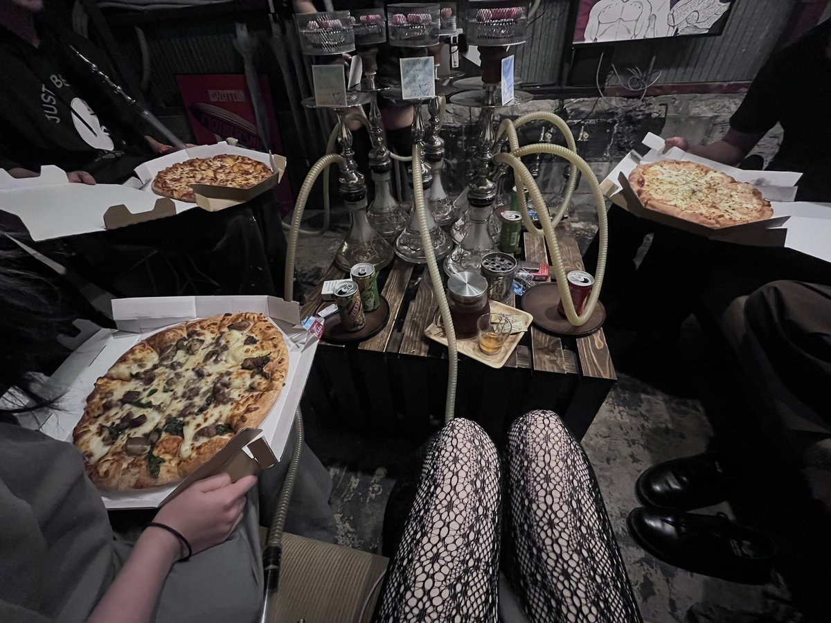 Shi_sha__Mu's tweet photo. すぃちゃーーーん！
バースデーおめめとぉぉぉぉ！

すぃちゃんのロングメイド眼福かわちい

ら、来年こそなにかしらお酒をすぃちゃんに貢ぐんだ…
なにかほしいものあればいってね絶対だﾖ

てよちゃんざっとさんゆうさんetc.....
ありがとうだし途中から主役不在だったけどばり楽しいかったはっぴー https://t.co/5Ula9PeK9s