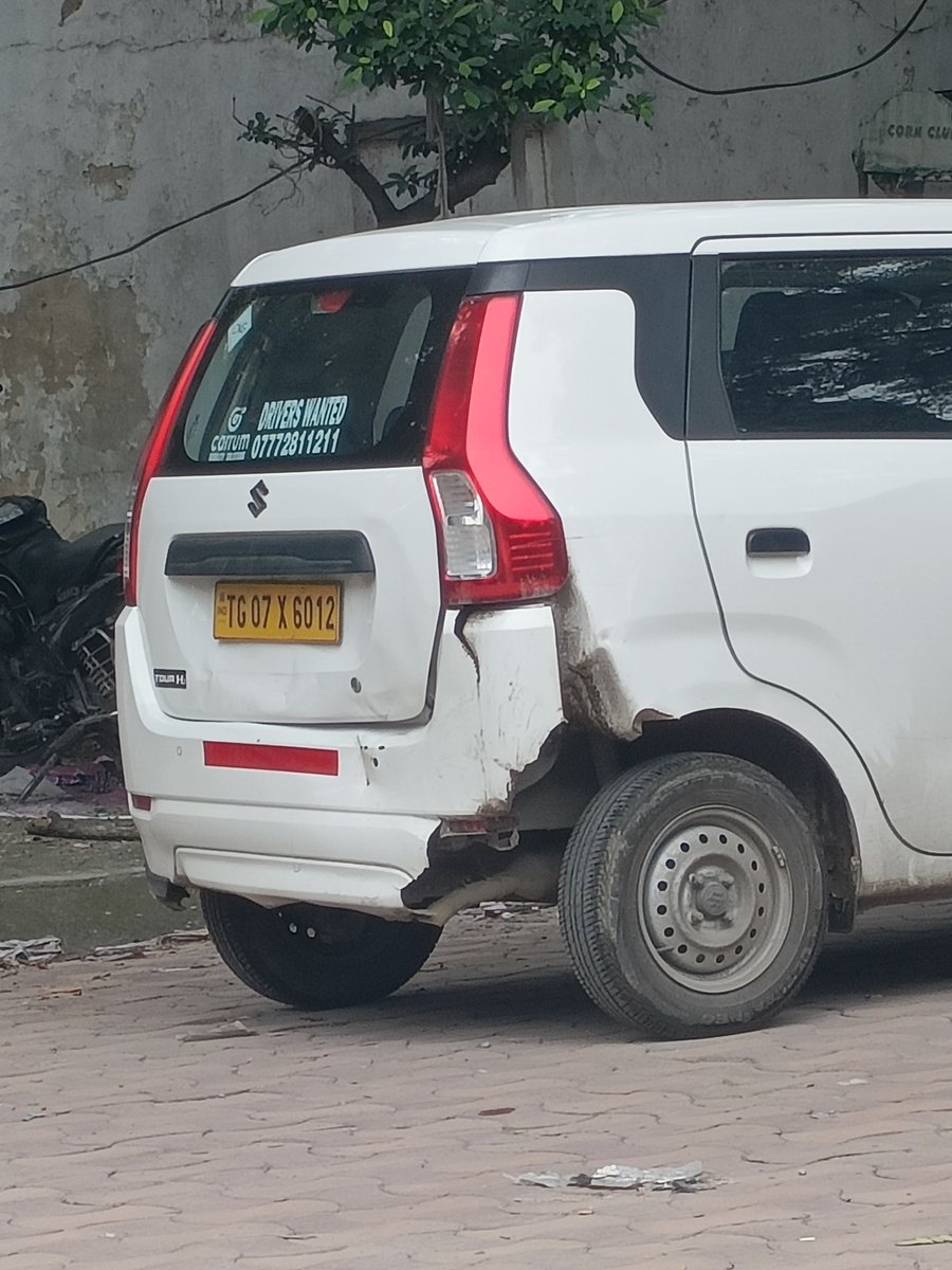 satish_mega's tweet photo. Just Uber Things. Hanging on till the very last moment. Passenger safety has to be the utmost priority and looks it is just ignored here. Concerned Fleet must be held responsible for this @Uber @Uber_India https://t.co/91LZZmKC8w