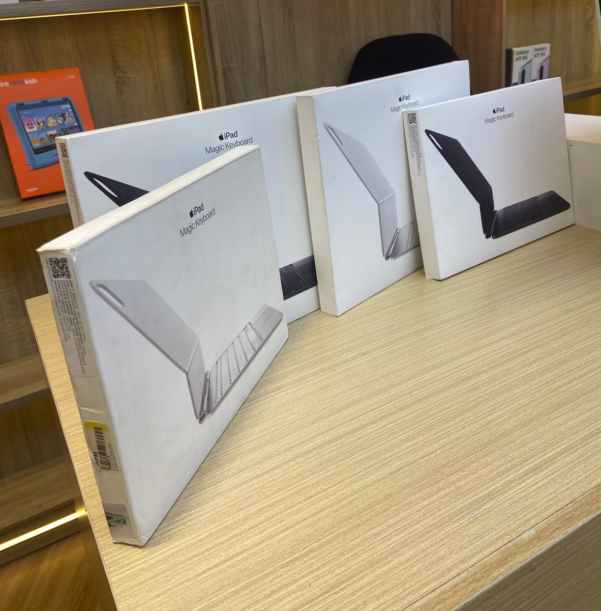 kaz_victor's tweet photo. Brand New Magic Keyboard for iPad

13-Inch for iPad Pro M4 and M5 - #600,000 (Black)
13-Inch for iPad Pro M4 and M5 - #605,000 (White)

11-inch for iPad Pro  M4 and M5 - #535,000 (Black) 
11-inch for iPad Pro  M4 and M5 - #520,000 (White)

Call/whatsapp : 08026578563 https://t.co/CxXzmac65B