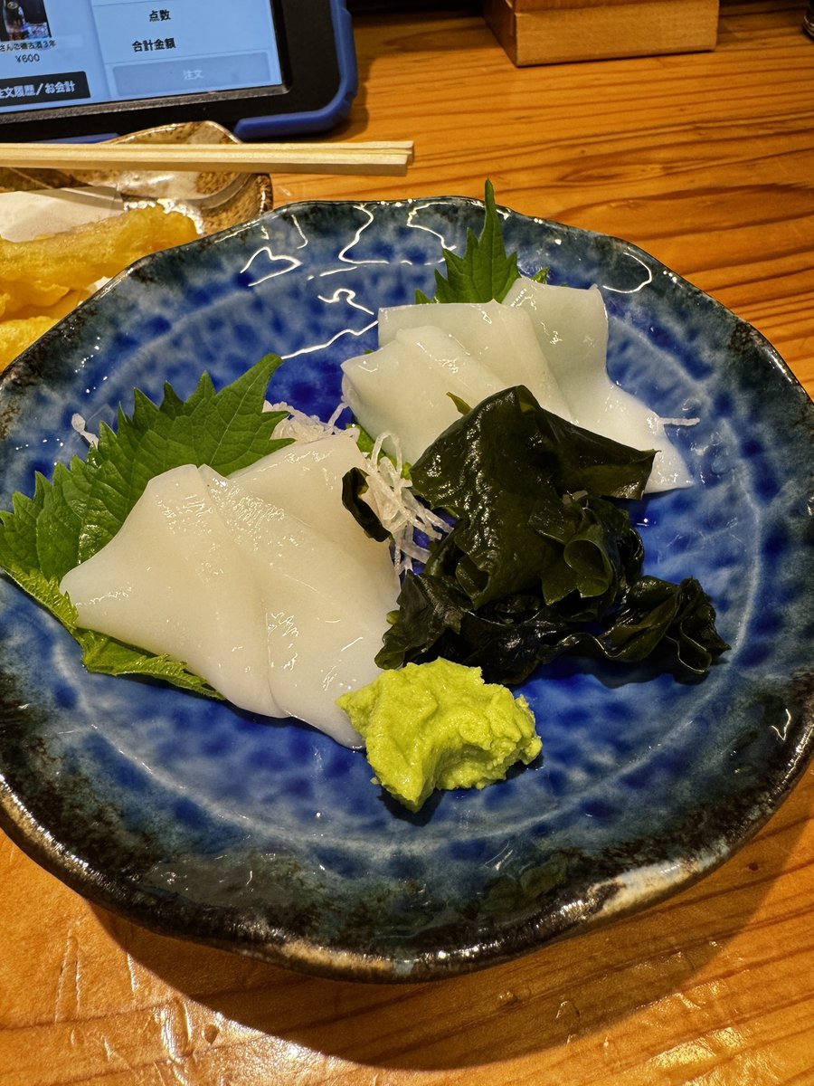yu_to23's tweet photo. ハブ酒と島ラッキョウの天ぷら、セーイカの刺身 https://t.co/cz06CoOWMo