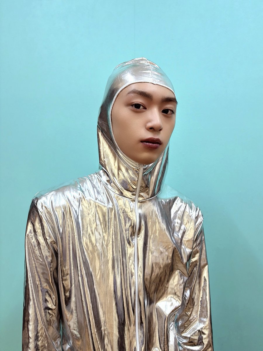 Lienel_official's tweet photo. ＼このあと23:59まで！／

「SHUNTA KONDO 21st BIRTHDAY PHOTO SET」
スタダ便受注販売受付中！

撮影オフショット公開💙

🛒販売期間：～9月24日(木)23:59
https://t.co/vQP0OwWdGc

#Lienel #近藤駿太
#ピンクしゅんたはかわしゅんた
#話題の銀タイツニキ
#HAPPY_SHUNTA_DAY https://t.co/knt9RU9HPr