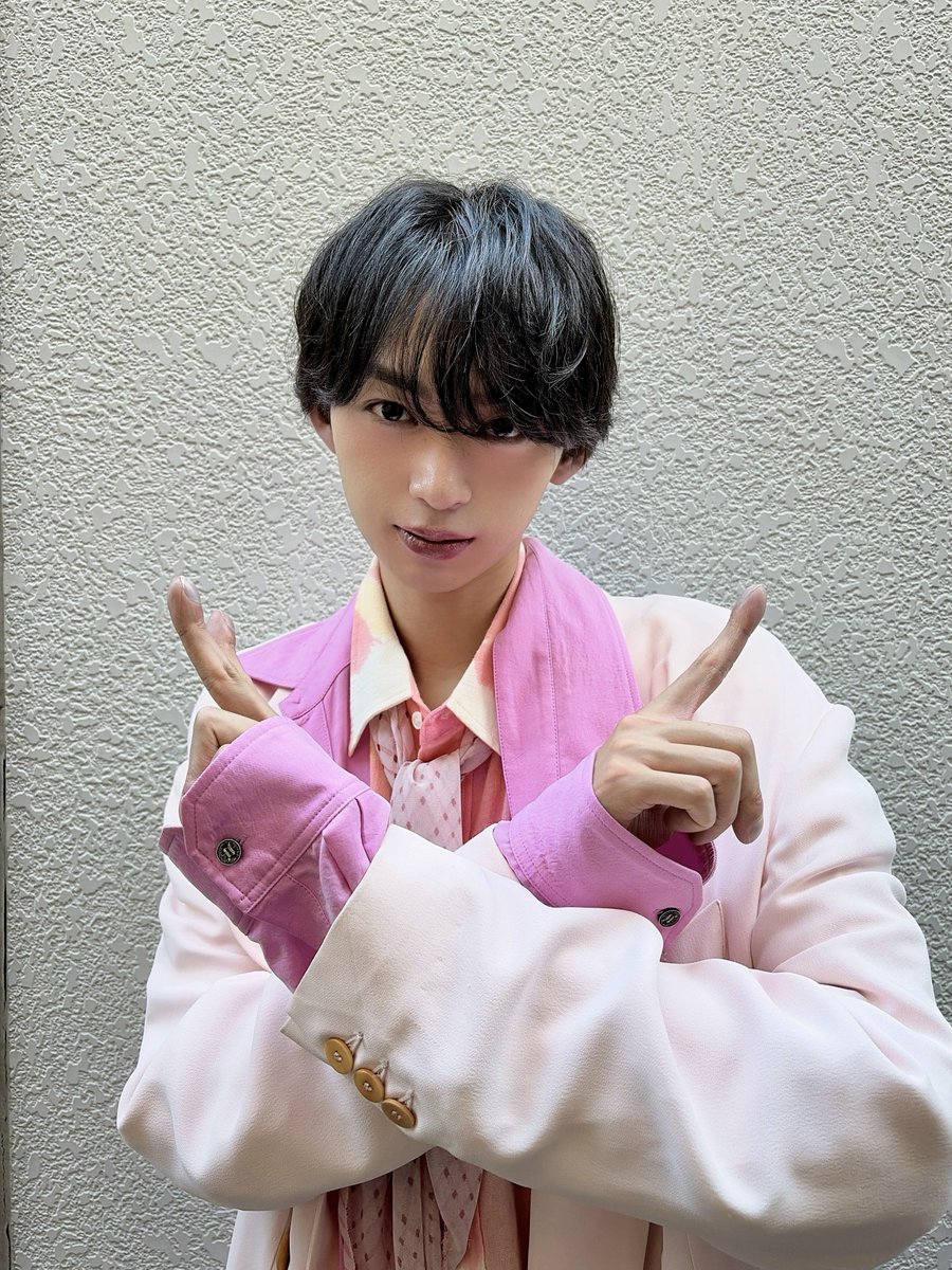 Lienel_official's tweet photo. ＼このあと23:59まで！／

「SHUNTA KONDO 21st BIRTHDAY PHOTO SET」
スタダ便受注販売受付中！

撮影オフショット公開💙

🛒販売期間：～9月24日(木)23:59
https://t.co/vQP0OwWdGc

#Lienel #近藤駿太
#ピンクしゅんたはかわしゅんた
#話題の銀タイツニキ
#HAPPY_SHUNTA_DAY https://t.co/knt9RU9HPr
