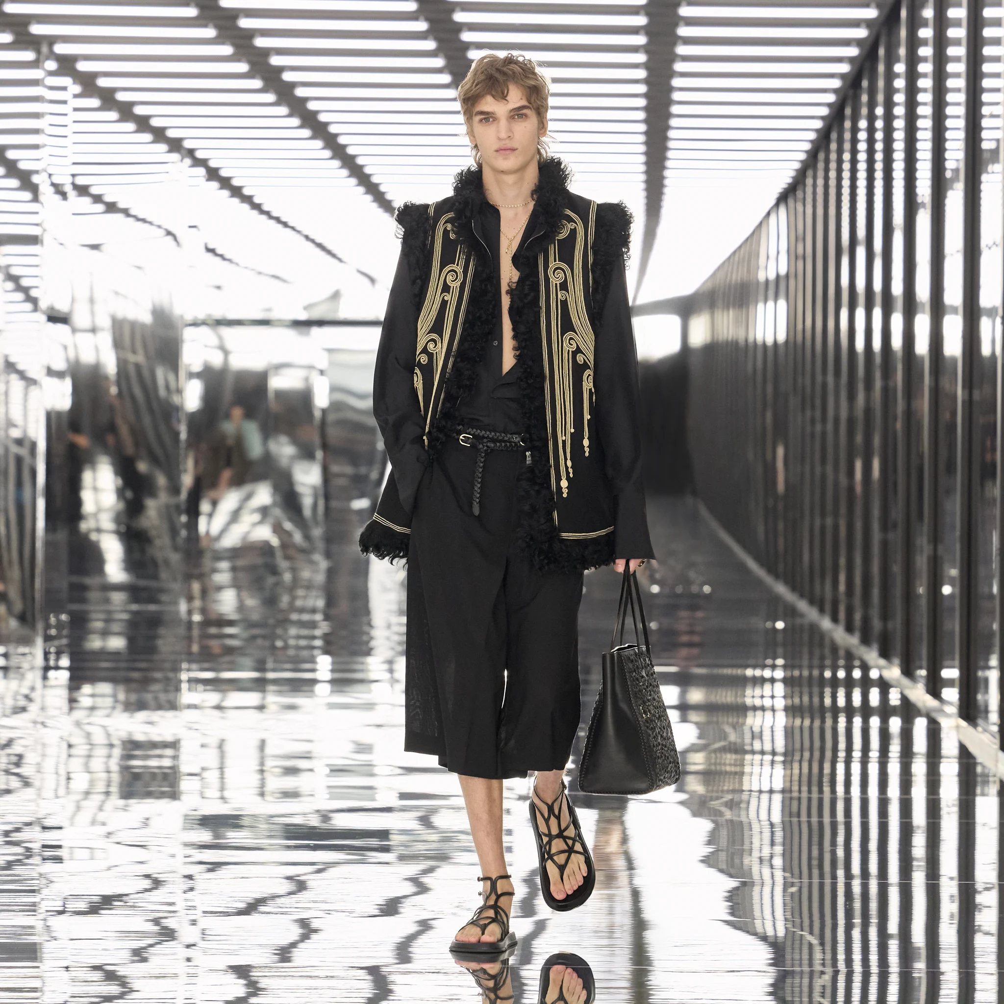 ひまわり　新品未使用 FENDI　フェンディニューマイヤーハーフ毛布 FENDI JAPAN on X: 