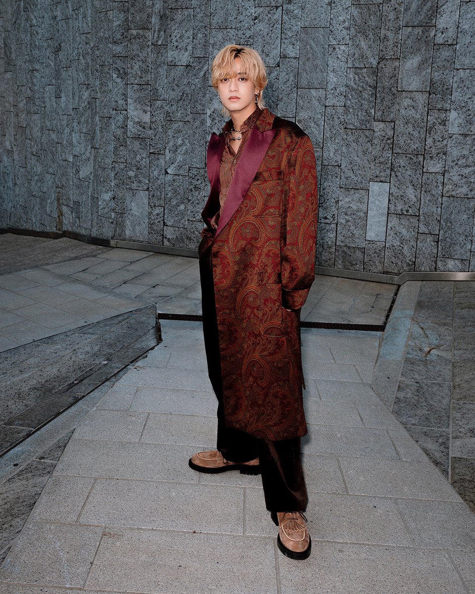 EtroOfficial's tweet photo. Etro Global Brand Ambassador Kaito Takahashi joins the world of Etro Halo for the Spring Summer 2027 Women’s Fashion Show in Milan.
#Etro #EtroSS27 #EtroHalo 
#KaitoTakahashi #髙橋海人 https://t.co/YejQUH4eeA