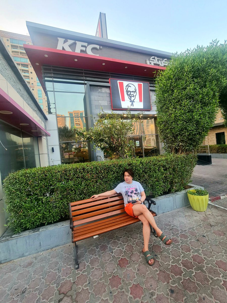 BombiTrips's tweet photo. KFC https://t.co/Yk1PNTATRc