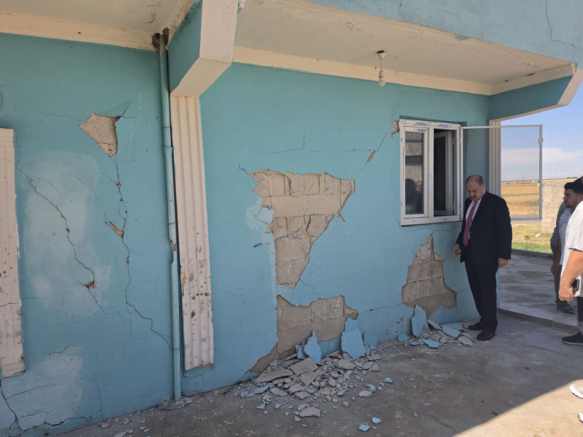 sanliurfabld's tweet photo. 📍 DEPREMİN MERKEZİNDE SAHADAYIZ

Şanlıurfa Büyükşehir Belediye Başkanımız Mehmet Kasım Gülpınar, merkez üssü Karaköprü Pınarbaşı olan depremin ardından bölgeye giderek sahada incelemelerde bulundu.

Başkanımız Gülpınar, ekiplerimizden bölgedeki son durum hakkında bilgi alarak yürütülen çalışmaları yerinde takip etti.

Tüm ekiplerimizle sahadayız. Depremden etkilenen hemşehrilerimizin yanındayız.

Geçmiş olsun Şanlıurfa.