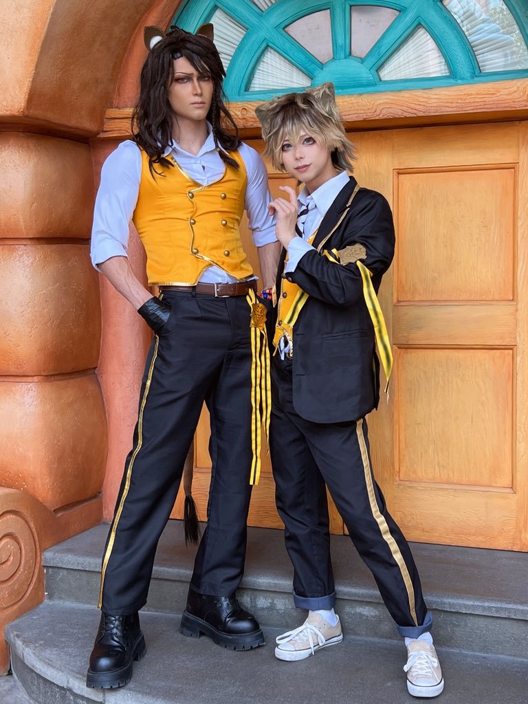 runrunniikite's tweet photo. twst/cos #Dハロ仮装2026 
キャストさんが
「🦁さんの足が長くて収まらないです😂」って言いながら撮ってくれた等身大の2人 https://t.co/5tHb2IXX29