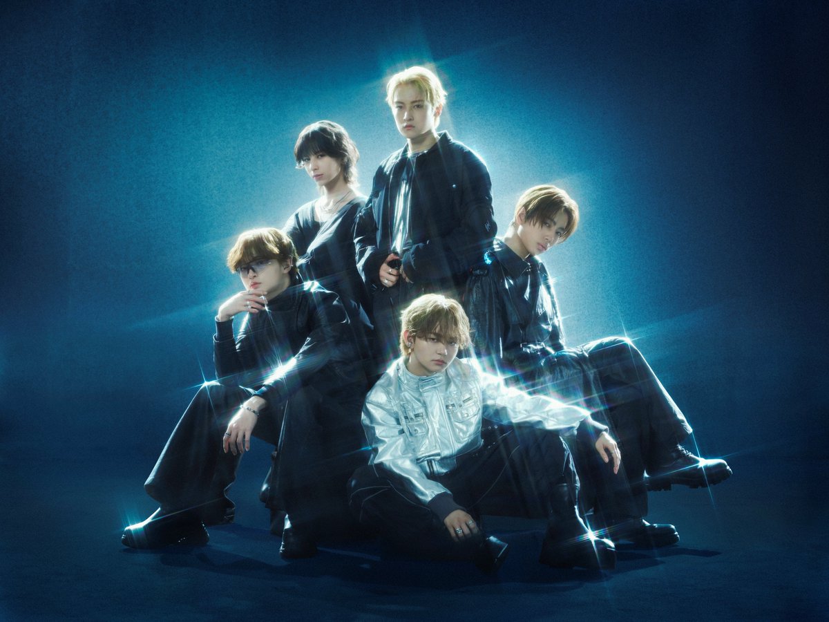 oricon's tweet photo. MAZZEL × STARGLOW
総勢13人でコラボユニット結成❗️
⠀
デジタルシングル「Nameless MythS」
9/28(月)リリース決定🎧️
⠀
✍🏻SKY-HIのコメント全文
「これは完成された英雄たちの物語ではなく、
何度でも自分の物語を始めてきた13人の歌です」
https://t.co/s3fb4DhmA9
⠀
@BMSG_official https://t.co/bUbhUxAqwQ