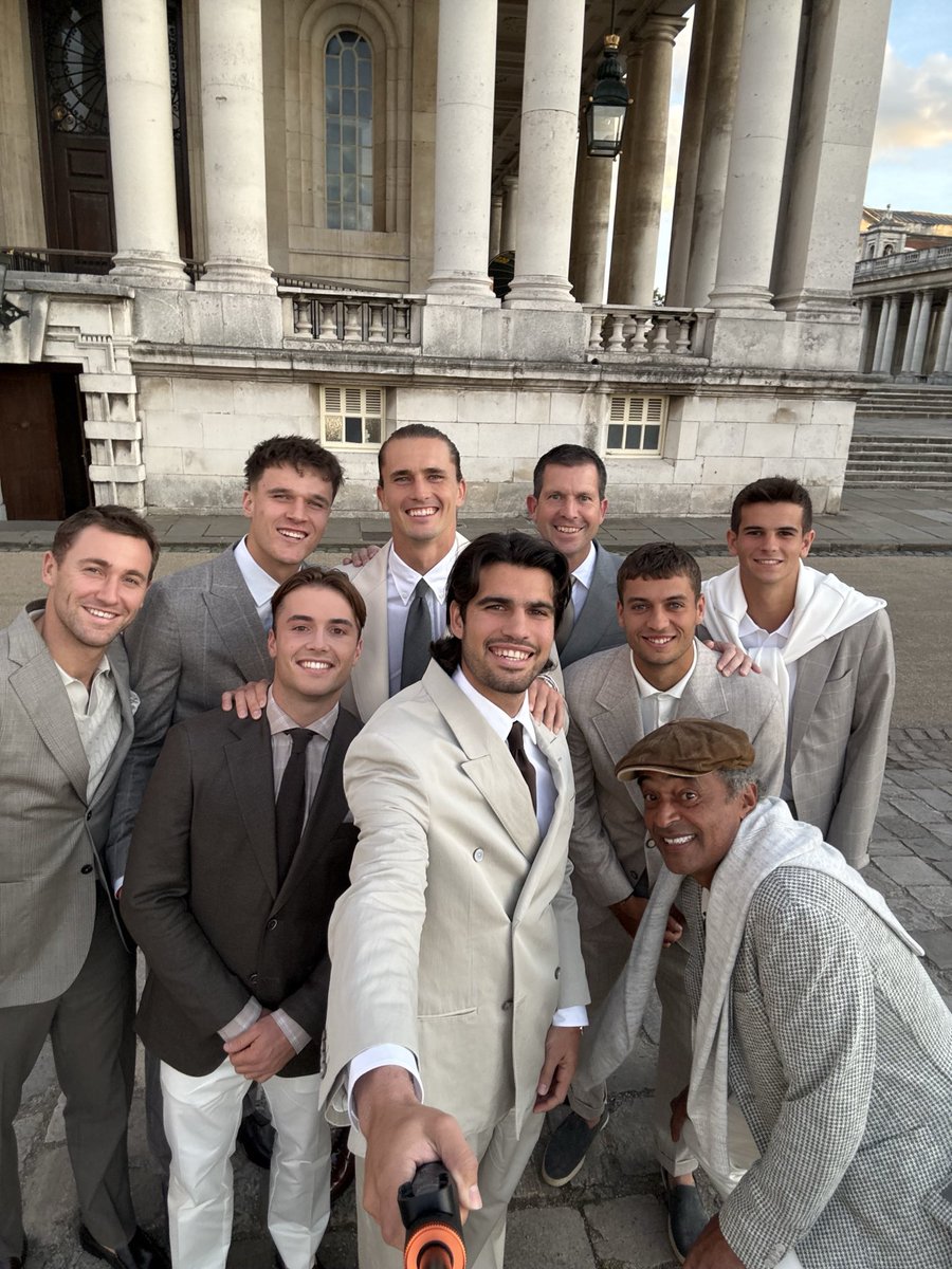LaverCup's tweet photo. Best face forward 🤳

#LaverCup #TennisUnrivaled https://t.co/ZU5IpOG7iO
