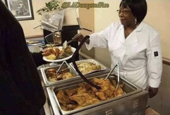 Chicago_Daisy's tweet photo. "Do you serve crackers here?"  

"Honey, we serve everybody"  😂😂 https://t.co/WwFcSMCqFn