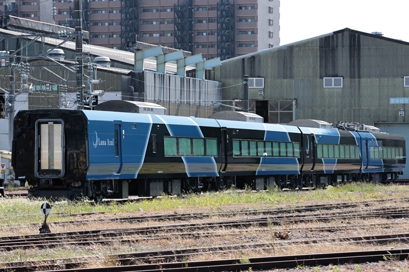 warmheart1627's tweet photo. 2026/09/24 ルナ・アズール  Luna Azul 中間車🌙

手前から
サハE657-701
サロE657-701
モロE656-721
モロE657-721
700番台ですかね🎉

5,4,3,2号車っぽい🤔
号車表記はなく、後ろ3両はグリーン車表記ありました😊

#JR東日本 #E657系 #ルナ・アズール https://t.co/wSqDGbwzwP