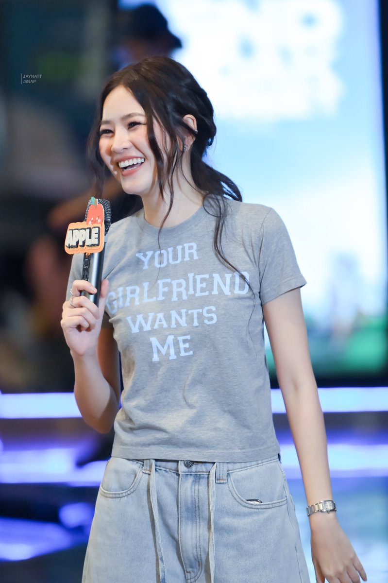 xoju9199218's tweet photo. เสื้อตัวเดียวกัน แต่ใส่แล้วไม่เหมือนกัน 
#AppleMim https://t.co/js6Cik9EqX