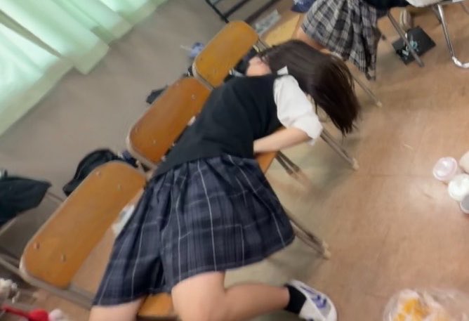 risa_oxo2's tweet photo. 文化祭準備中の私 https://t.co/ygdvPGKoPb
