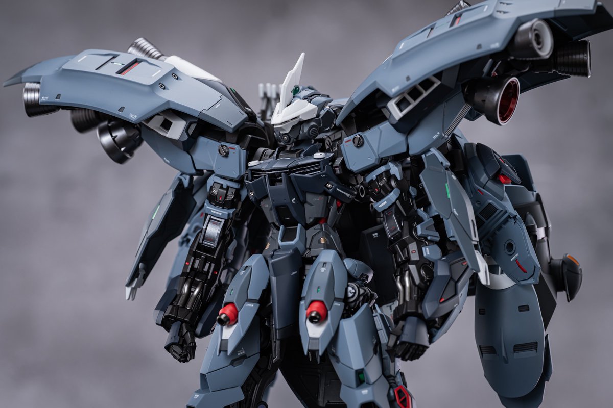 for_riner's tweet photo. MG1/100 アストレイミラージュフレームH.G完成しました！
展示会でのアストレイ合わせに
MGミラージュフレームを軸にMS形態とハイゴックをイメージしたMA形態に変形する機体をイメージして様々なキットのパーツを組み合わせ製作しました。 https://t.co/7fJD1B4zo2