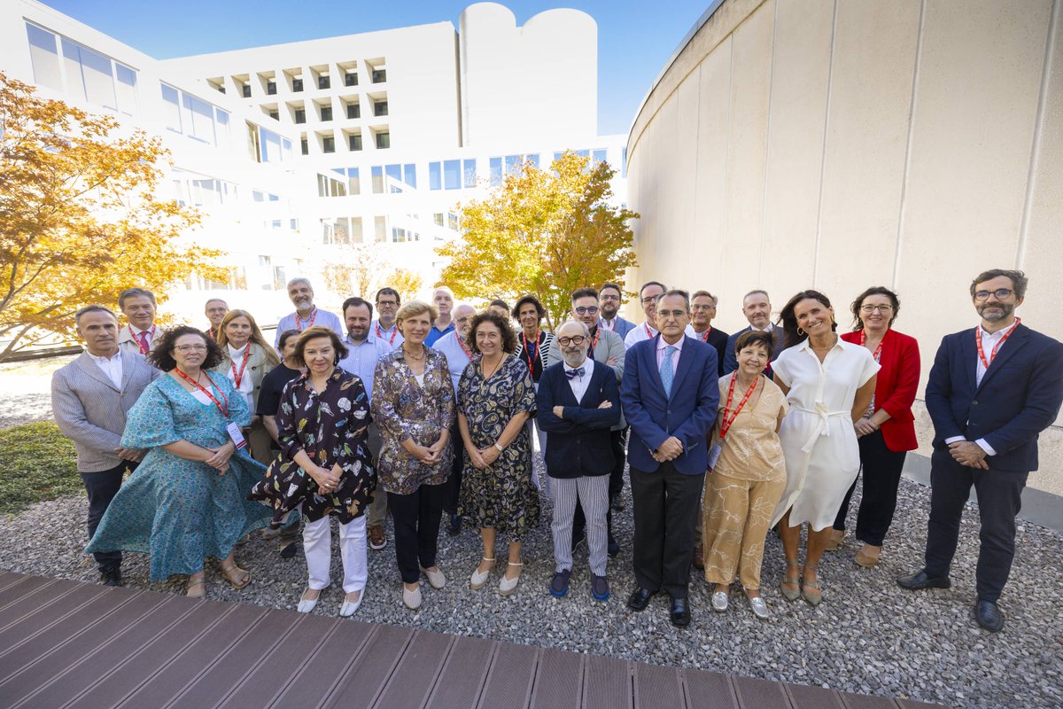 CoreUnav's tweet photo. 💡El martes tuvimos la inauguración de la II edición del programa Semper Professor, dirigido a titulares y catedráticos de amplia experiencia docente e investigadora. 

👨‍🏫Un total de 35 profesores, de todas las facultades y centros, cursarán esta nueva edición del programa. https://t.co/u9IwSt01q5