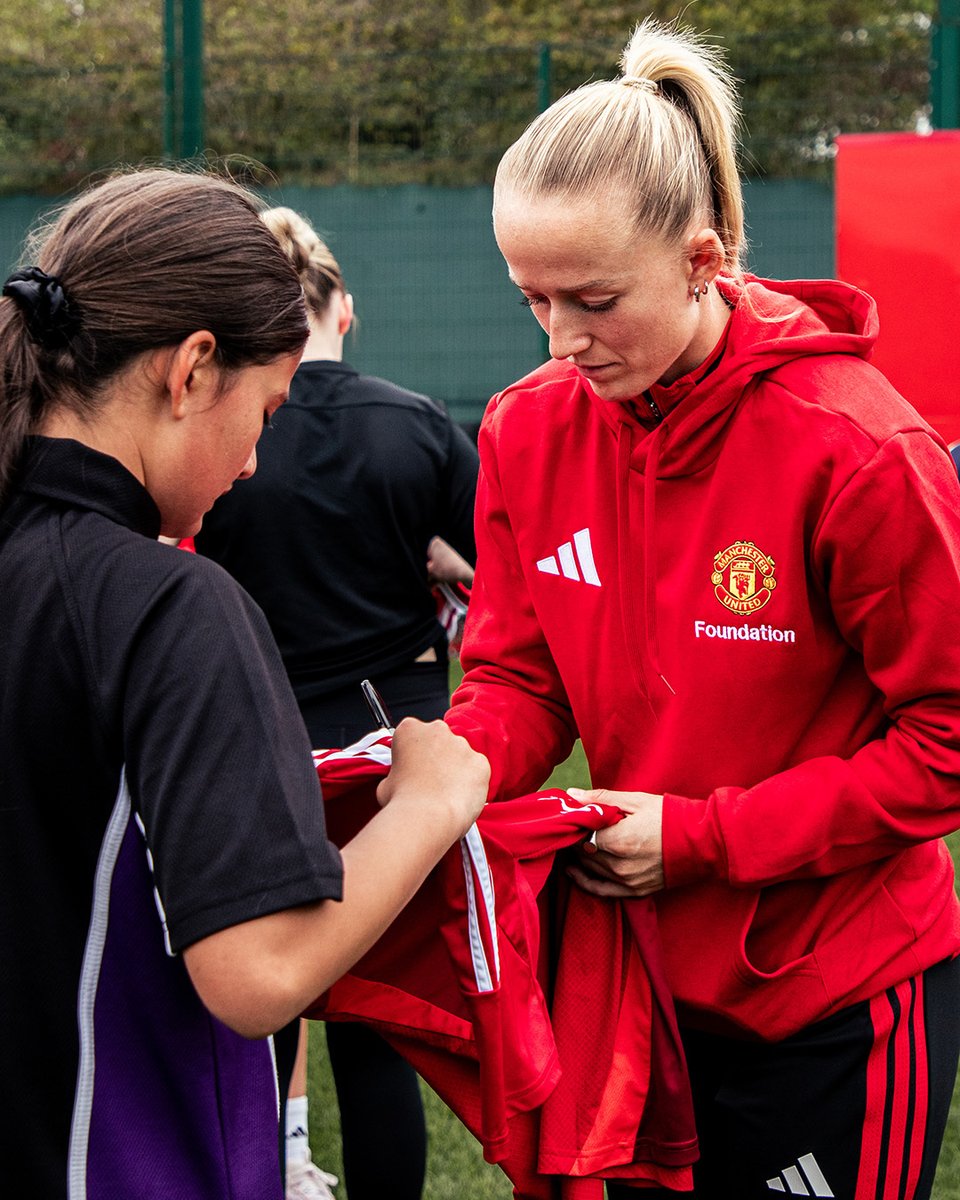 MU_Foundation's tweet photo. Some days are just 1️⃣0️⃣/ 1️⃣0️⃣ 😉

We were delighted to welcome participants from our @PLCommunities and @PFA funded partner schools to Carrington for a special leadership activity with @ManUtdWomen 😍🔴

#MUWomen | #PLPFAPlayersFund https://t.co/gQAmktHz9b
