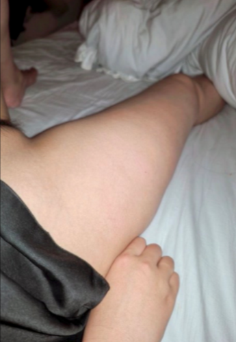 Phoebeayt0's tweet photo. 这个点还有男生吗？

好无聊 我想发照片🫣直接发 https://t.co/23oFfAhxoZ