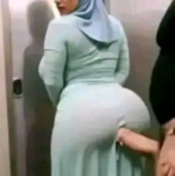 fareshadyl8's tweet photo. @Samira_481 🔥 تحبي ادقر زوبري كله بين فلقات طيازك الكبيرة الحلوه دي كده كمان و انتي تقولي دخلوا كله في طيزي يا فارس يا دكري 🔥 تحبي امتعك اوووي اوووي كده يا حبيبتي 🔥 تعالي نكمل علي الخاص 🔥 https://t.co/2vlJ4JQmJc