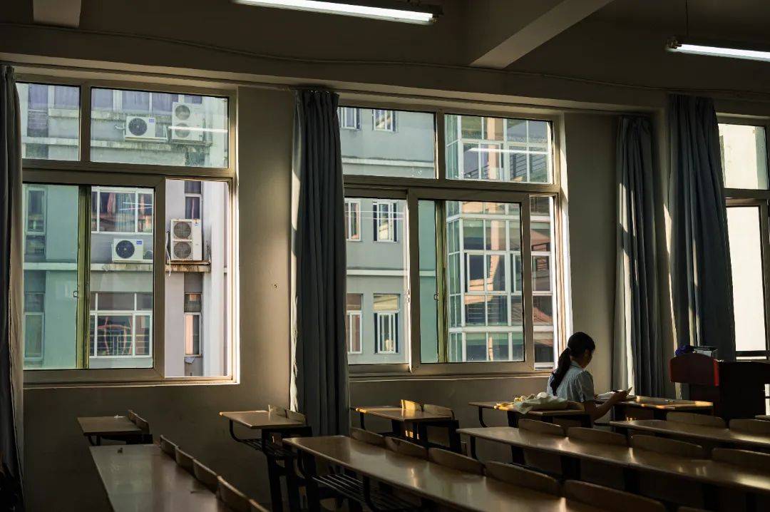 MeyErnitaSari1's tweet photo. New semester, new vibes, fresh goals  Let’s crush this term together!， https://t.co/nDpal4zVF4