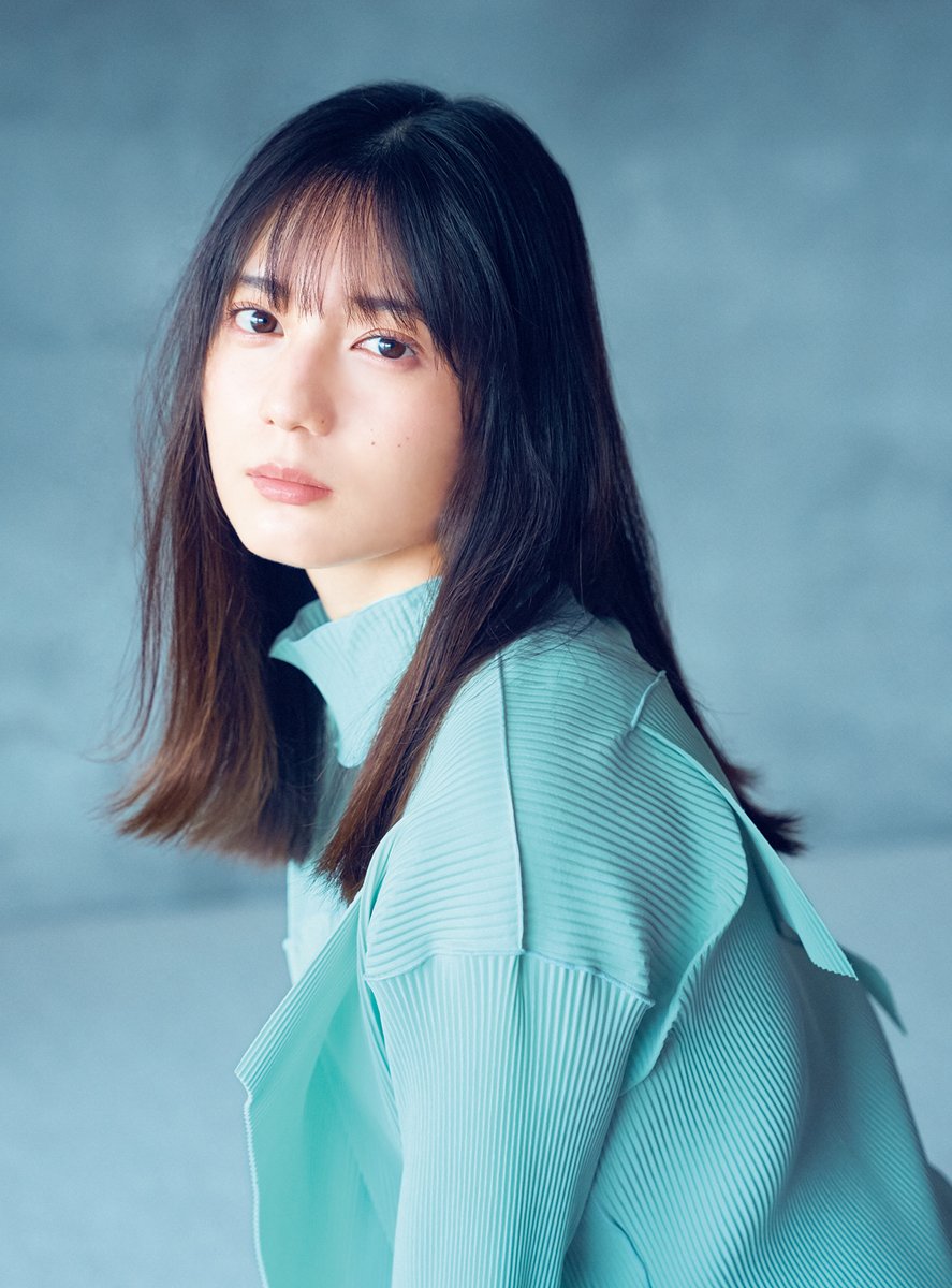 oricon's tweet photo. 日向坂46小坂菜緒、どこまでも増す透明感
絶対的エースの圧巻グラビア
⠀
📸『週刊少年マガジン』ほか写真あり
https://t.co/I4qy66lsx8
⠀
#小坂菜緒 https://t.co/BywNx5fHGS