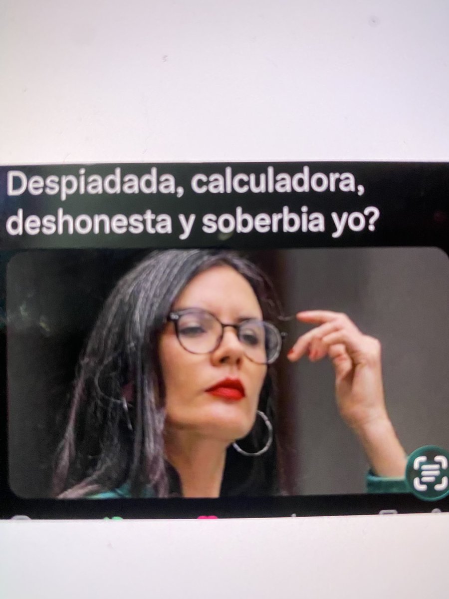 MONICALOPE65029's tweet photo. @adnradiochile Weona POSERA insufrible, vaga, se lleno los  bolsillos a costa  de los chilenos  q les creen sus discursos FALSOS https://t.co/dLk9Z49BqW