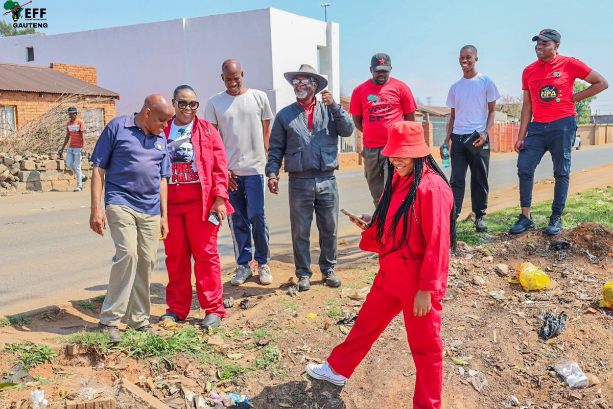 NthabisengTshiv's tweet photo. ♦️In pictures♦️

The EFF mayoral candidate, Nthabiseng Tshivhenga in the City of Ekurhuleni embarked on a door to door at ward 100 in Tembisa,Freedom Square where our people are subjected to inhumane conditions.

We invited our people out to a community meeting to engage with them on how best the EFF government in Ekurhuleni will assist to better the conditions of the community of ward 100. 

#VoteEFF
@EFFSouthAfrica