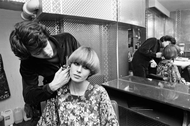 RodneyMarshall1's tweet photo. Hairstylist John Frieda provides Joanna Lumley with the 'Purdey cut'. The New Avengers producers were initially unhappy - an expensive London publicity shoot for the series had been filmed with her longer hair - but it was this new look that created a buzz once the show aired. https://t.co/QuUStwEqEB