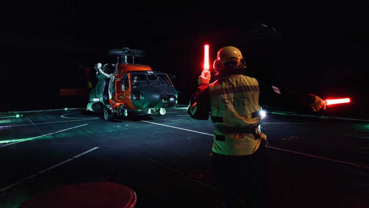 DefenceOps's tweet photo. ⚓ Partnership put into practice.

🇬🇧🇺🇸 @HMSTrent has been training alongside the @USCG in the Caribbean, sharpening aviation operations, communications and maritime coordination.

🌊 Building the partnership to respond together when it matters. https://t.co/0kE5nGDBDI