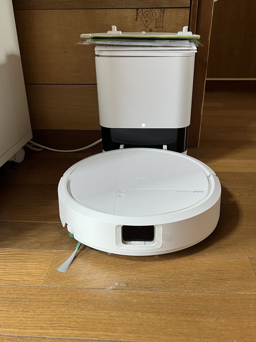 masa76813950's tweet photo. ルンバがうちにやって来た https://t.co/1dOP5rYPqD