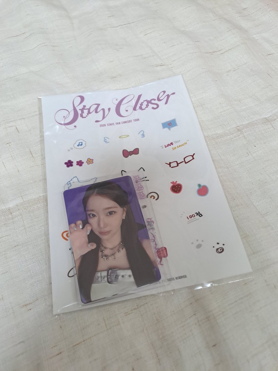 ssingseeung's tweet photo. 미개봉)스테이씨 팬콘 포토팩 미개봉 양도합니다 stay closer 팬콘서트
2.2+택배비

미개봉이라서 포카에 하자 확인 어렵습니다
겉에만 봤을 때 스티커가 살짝 접혀있습니다
이 점 모두 감안해주세요! 에눌,네고,환불,교환 ❌️
⭕️gs25 택배만⭕️
수민시은아이사세은윤재이포카포토카드 https://t.co/rqYOpcioyS