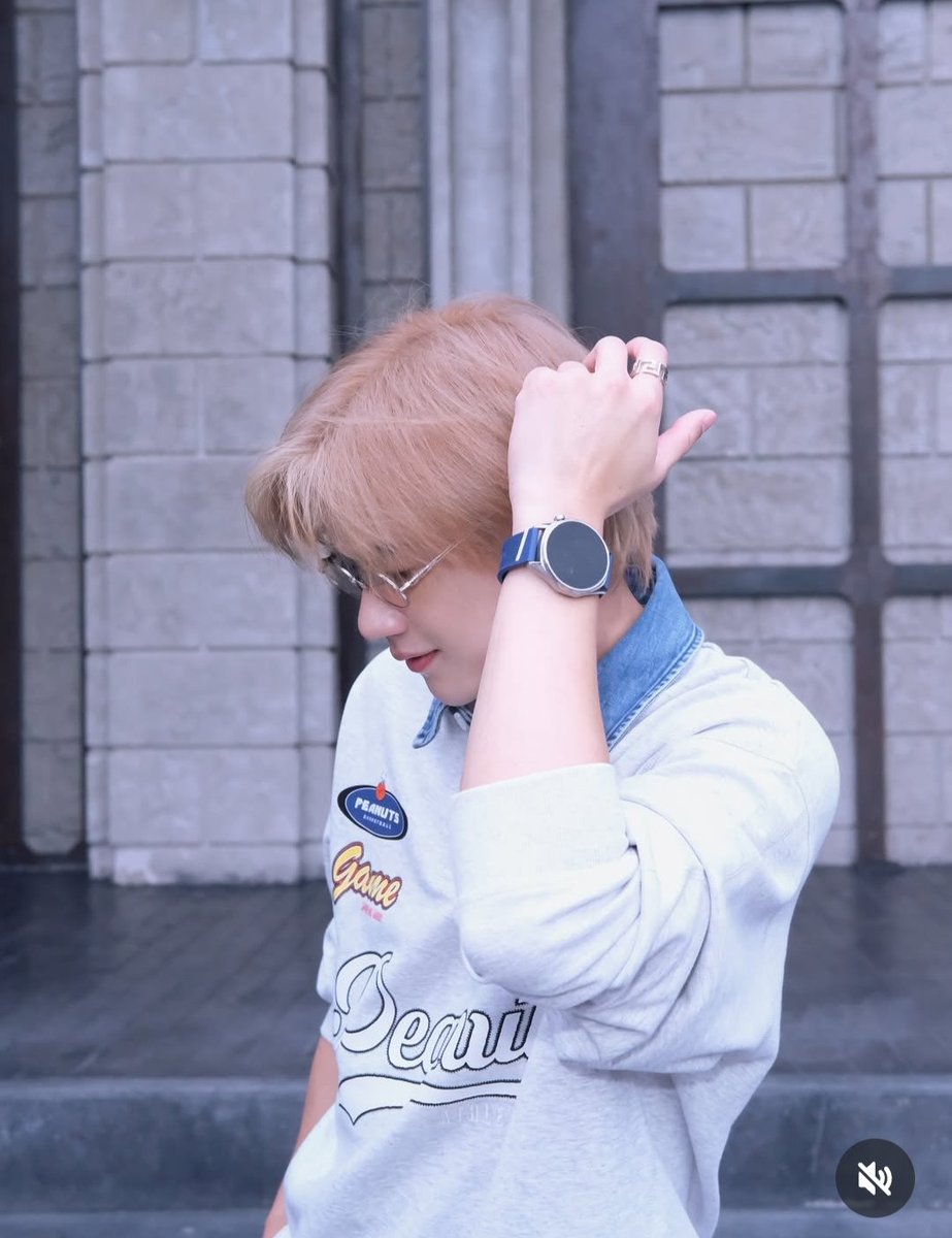 BABYBEE56357138's tweet photo. พรีเซ็นเตอร์เข้ากับผลิตภัณฑ์สุดๆ สีดูละมุล อบอุ่น อ่อนโยนมากครับ เห็นแล้วอยากได้เลยอะ🥰
#OatPasakorn
#HUAWETWATCHGT7
#EnjoySmarterLife
#Jaymart https://t.co/N8Z8ol5JXP