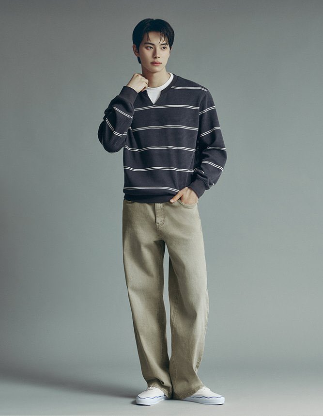 Chaemrn's tweet photo. Hangten knows exactly how to bring out one’s charm through simple yet striking looks. Here I am, wrapped in an outfit that keeps me warm while letting my style speak for itself, even when the weather turns cold. https://t.co/QrEm33zeqU