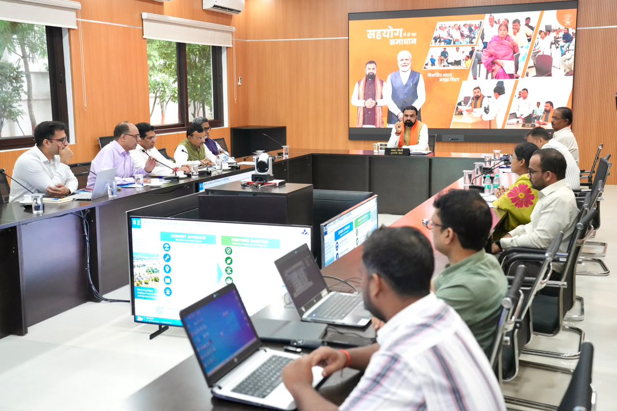 IPRDBihar's tweet photo. माननीय मुख्यमंत्री श्री सम्राट चौधरी जी की अध्यक्षता में आज लोक सेवक आवास स्थित संकल्प सभागार में  गंगा, गंडक एवं कोसी नदी परियोजनाओं, बक्सर-भागलपुर ग्रीनफील्ड एक्सप्रेस-वे, 2400 (3×800) मेगावाट पीरपैंती पावर प्लांट तथा पीएम-कुसुम योजना से जुड़ी प्रमुख परियोजनाओं की समीक्षा की गई।

#samratchoudhary
#CMsamrat