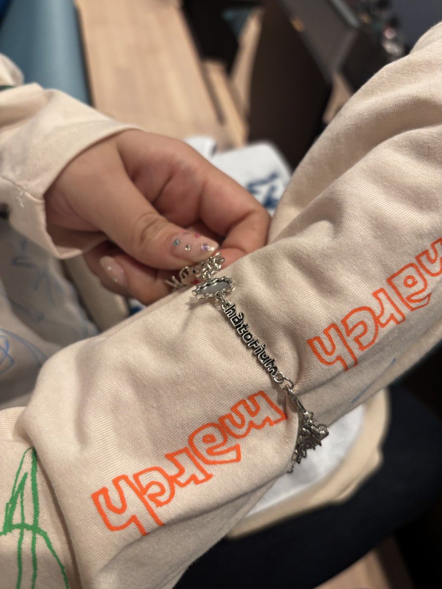 lnutlru's tweet photo. グッズのTシャツ可愛くて受注の新しいやつかなり悩んじゃうな〜
ブレスレットもサイズゆとりある可愛いすぎるよ〜😢 https://t.co/EOU9EmVzo4