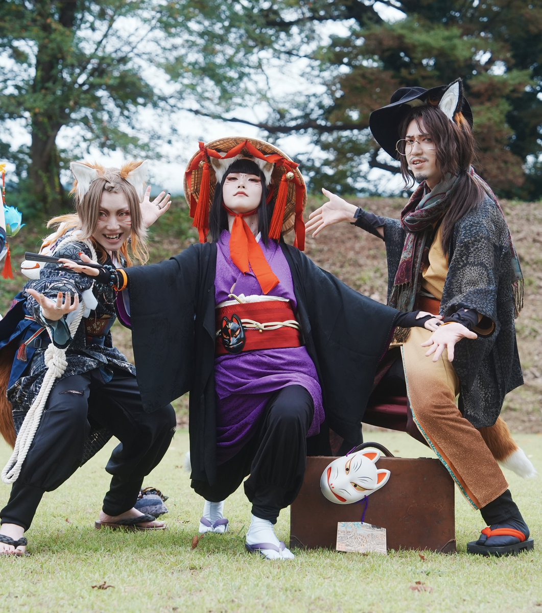 Shin_F_ringo's tweet photo. 【創作化け狐｜壱尾屋】 

（おい、カメラ向けられてるぞ!! せ〜の、、）

一同「「「いらっしゃいませ〜〜!!!!」」」

「乱丸はさがってろ！」「俺が真ん中だ！！」
「わしが1番かっこよく写るんやで」ｷﾞｬｰｷﾞｬｰ

尾「あかん！あんま騒ぐとわしら鶴ヶ城出禁になるで💦」
一同「しーっ🤫」

📸:たにさん @shises_tani 
 #會津白狐伝説
 #壱尾屋
