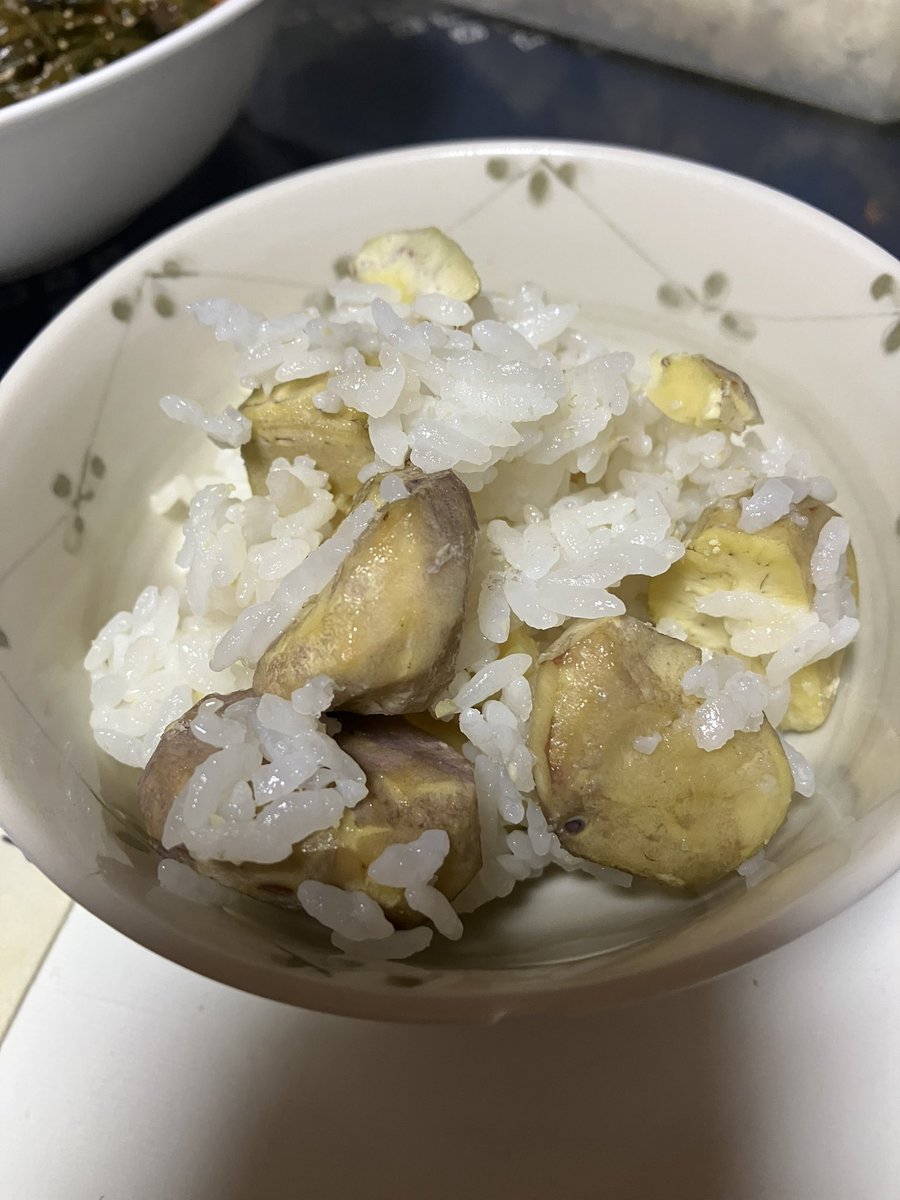 huronndo's tweet photo. 東北って栗ご飯甘くなかったでしたっけ？記憶違いかな？

今日は栗ご飯です。 https://t.co/vgKRdZyKNT